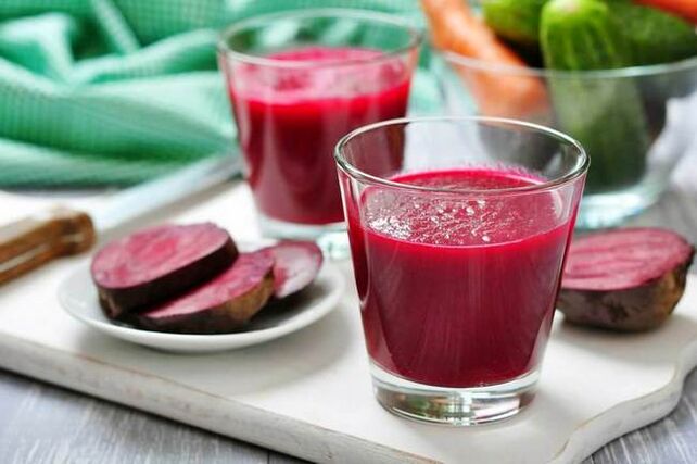 Red beetroot smoothie for lunch on a weight loss diet
